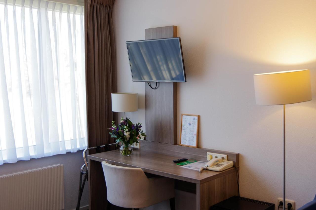 Hotel And Restaurant Van Saaze Kraggenburg ภายนอก รูปภาพ
